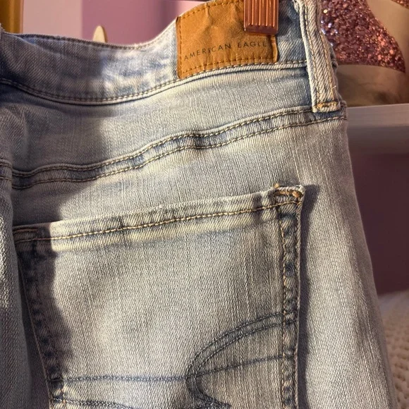 American Eagle Outfitters Light Wash Cropped bootcut Jeans - Picture 6 of 9